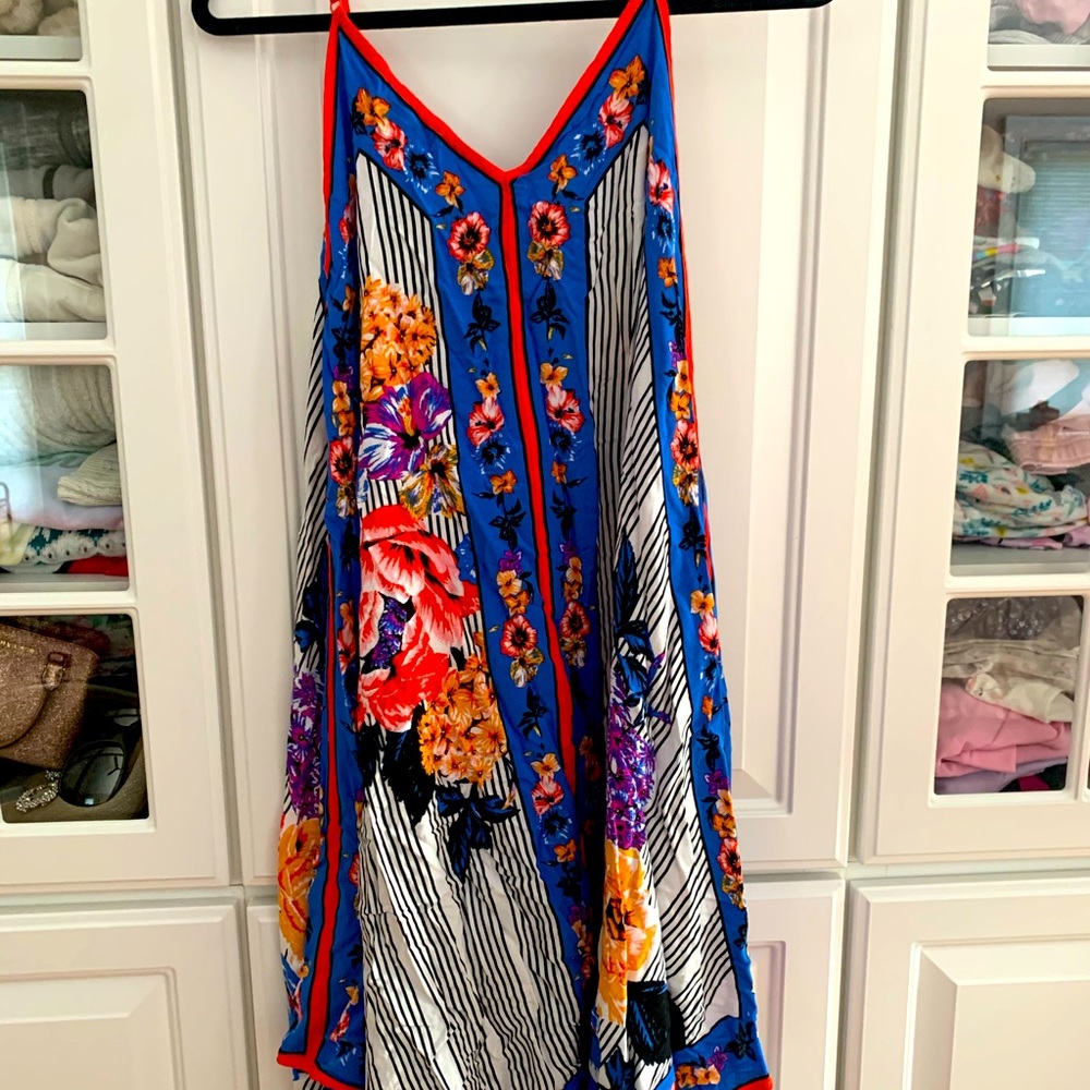Gorgeous flowy summer dress